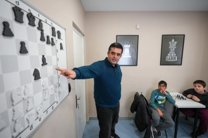 İstanbul Maltepe’de çocuklara satranç kursu